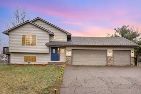 38296 Casselberry Dr, North Branch, MN 55056
