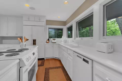 Kitchen - 3116 Devon Ter, Saint Cloud, MN 56301 photo 5 of 9