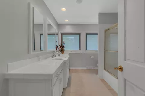 Bath - 3116 Devon Ter, Saint Cloud, MN 56301 photo 2 of 7