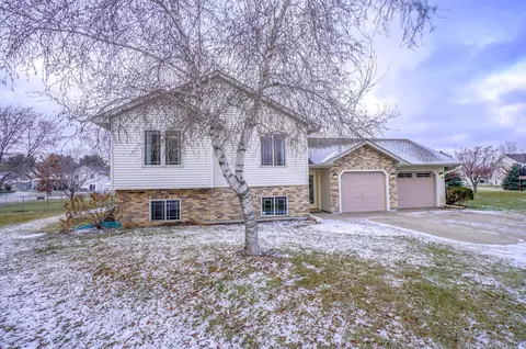 108 French Ct, Roberts, WI 54023