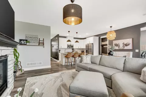 1587 Southpoint Dr, Hudson, WI 54016
