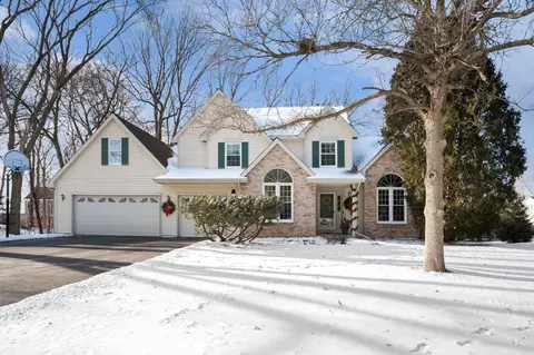 12545 Dover Dr, Apple Valley, MN 55124