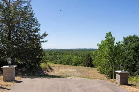 10197 Eden Prairie Rd, Eden Prairie, MN 55347