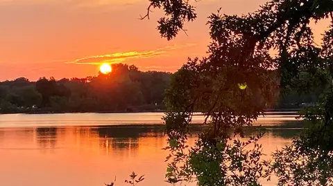 1756 E Shore Dr, Maplewood, MN 55109