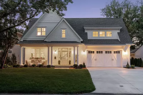 3316 W 55th St, Edina, MN 55410