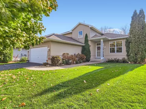21332 Hytrail Cir, Lakeville, MN 55044