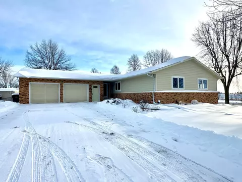 1418 Minnesota Dr, Worthington, MN 56187