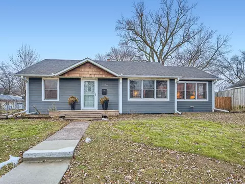 2370 7th Ave E, North Saint Paul, MN 55109