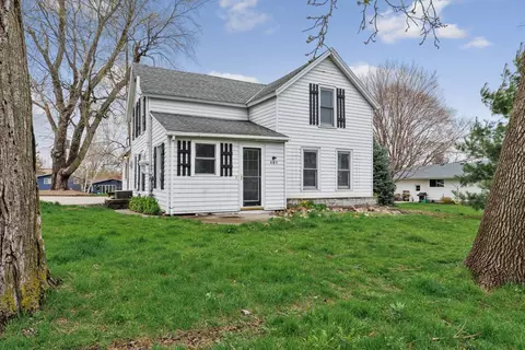 203 3rd St SE, Morristown, MN 55052