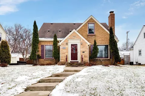 2160 Highland Pkwy, Saint Paul, MN 55116