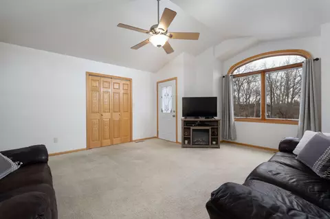 529 Shore Acres Rd, La Crescent, MN 55947 photo 3