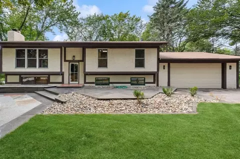 2005 Urbandale Ln N, Plymouth, MN 55447
