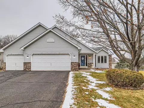 1192 Sunset Dr, Woodbury, MN 55125
