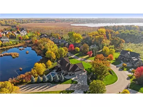 21 Crescent Ln, North Oaks, MN 55127