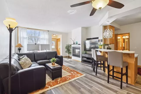 18189 Warbler Ln, Eden Prairie, MN 55346