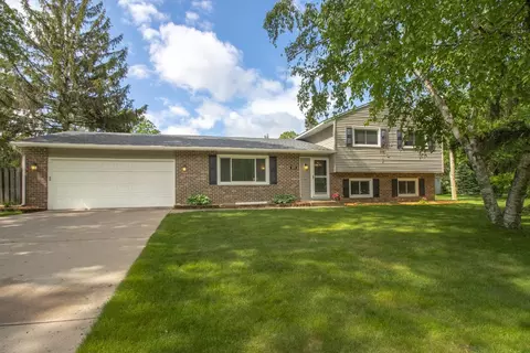3155 Walnut Grove Ln, Plymouth, MN 55447