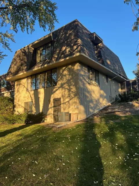 1833 Eagle Ridge Dr #8, Mendota Heights, MN 55118