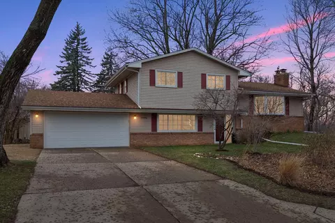 10704 Prescott Ct, Burnsville, MN 55337