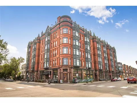 165 Western Ave N #204, Saint Paul, MN 55102