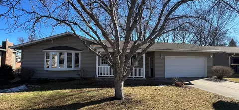 110 Knollwood Dr, Redwood Falls, MN 56283