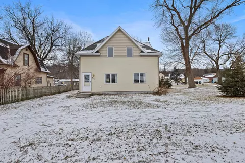 215 S 4th St, Henderson, MN 56044