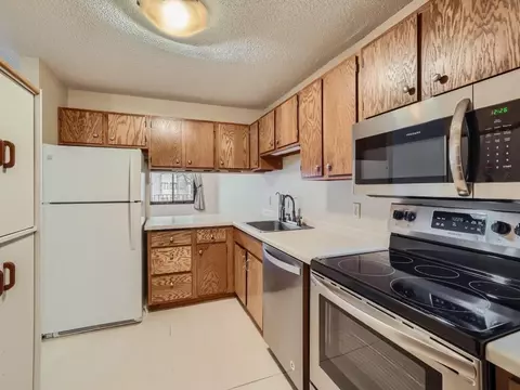 5697 Green Circle Dr #207, Minnetonka, MN 55343