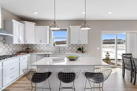 18185 Hounds Dr, Lakeville, MN 55044