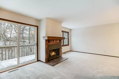 6756 Gretchen Ln N, Oakdale, MN 55128