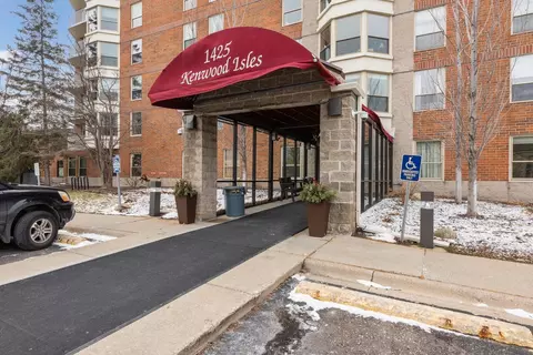 1425 W 28th St #405, Minneapolis, MN 55408