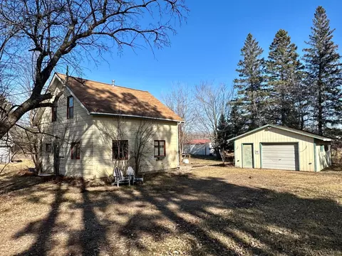 Exterior - 3944 Maple St, Kettle River, MN 55757 photo 2 of 3