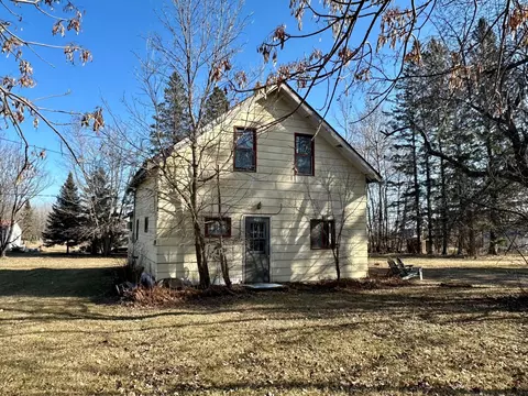 Exterior - 3944 Maple St, Kettle River, MN 55757 photo 3 of 3