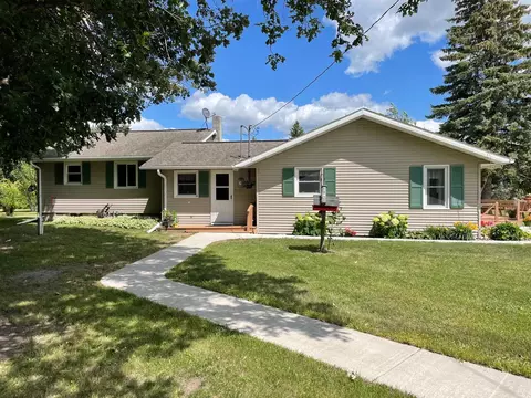 37492 320th St, Roseau, MN 56751