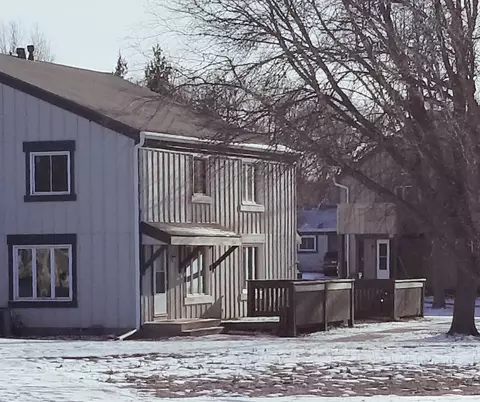 4856 Grenwich Way N, Oakdale, MN 55128