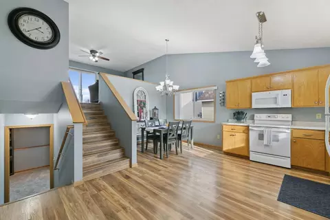 1624 Forest Glen Cir, Saint Augusta, MN 56301