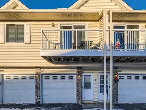 924 Pond View Ct, Vadnais Heights, MN 55127