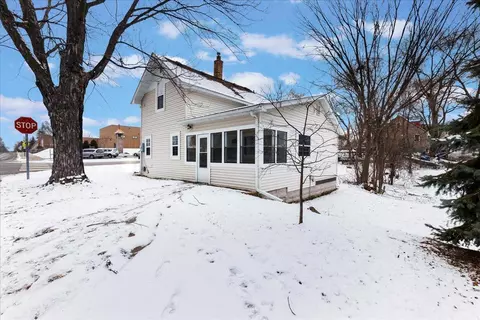 330 Irving Ave NW, Elk River, MN 55330