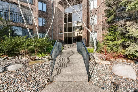 8400 Pennsylvania Rd #320, Bloomington, MN 55438