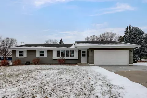 2474 Brenner St, Roseville, MN 55113