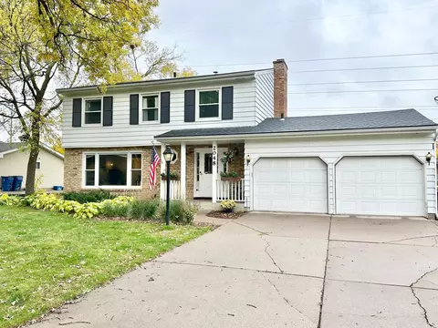 2048 Lamplight Dr, Woodbury, MN 55125