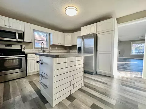 506 12th St SW, Willmar, MN 56201