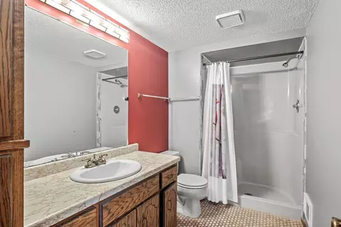 Bath - 4856 Larson Rd, Shoreview, MN 55126 photo 3 of 3
