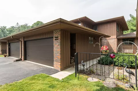 2019 Southfield Ct SW, Rochester, MN 55902