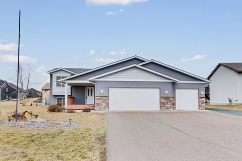 11418 Latham Ln, Chisago City, MN 55013