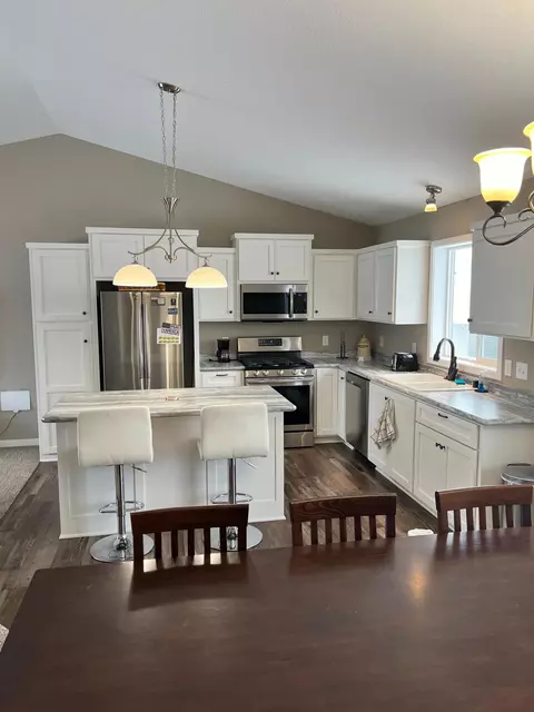 460 E Bryant St, Rush City, MN 55069