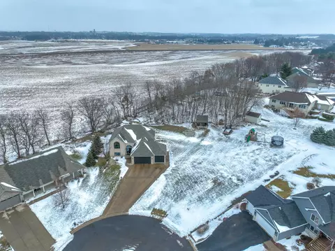 1600 Friesland Cir, Baldwin, WI 54002