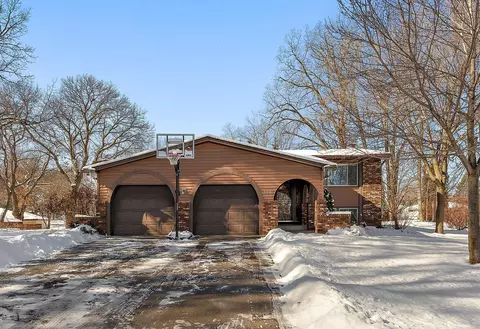 355 Grandview Ave W, Roseville, MN 55113