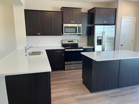 8618 London Cir NE #B, Blaine, MN 55449