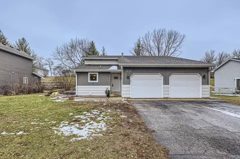 821 E Forest St, Belle Plaine, MN 56011