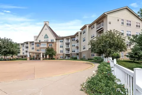 5650 Boone Ave N #401, New Hope, MN 55428