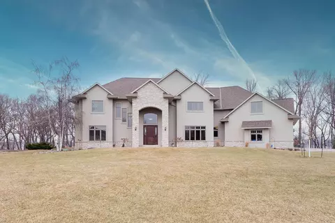 118 E Bay Dr, Madison Lake, MN 56063